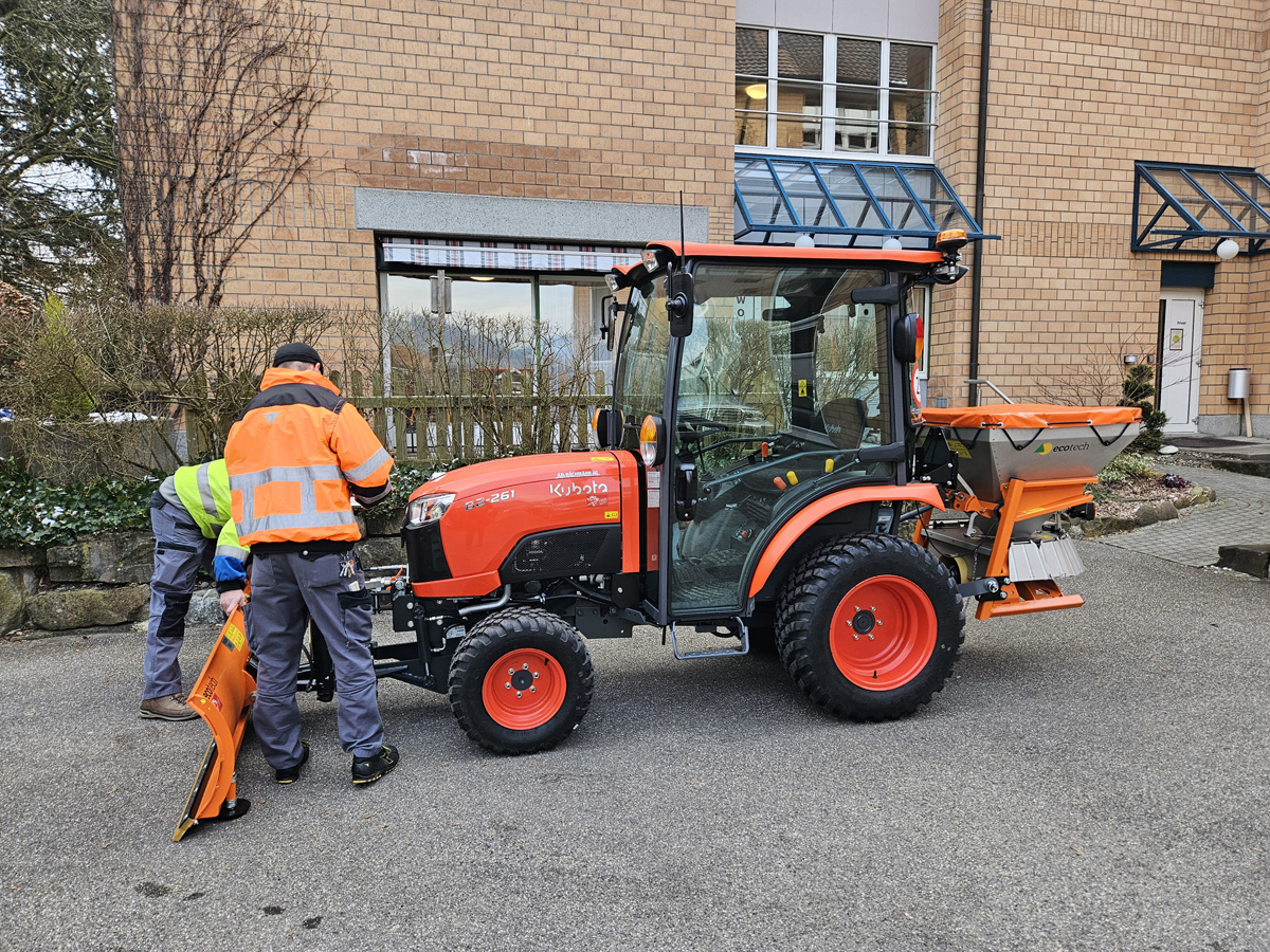 Kubota B2261 HDUA Betreuung und Pflege Malters 03