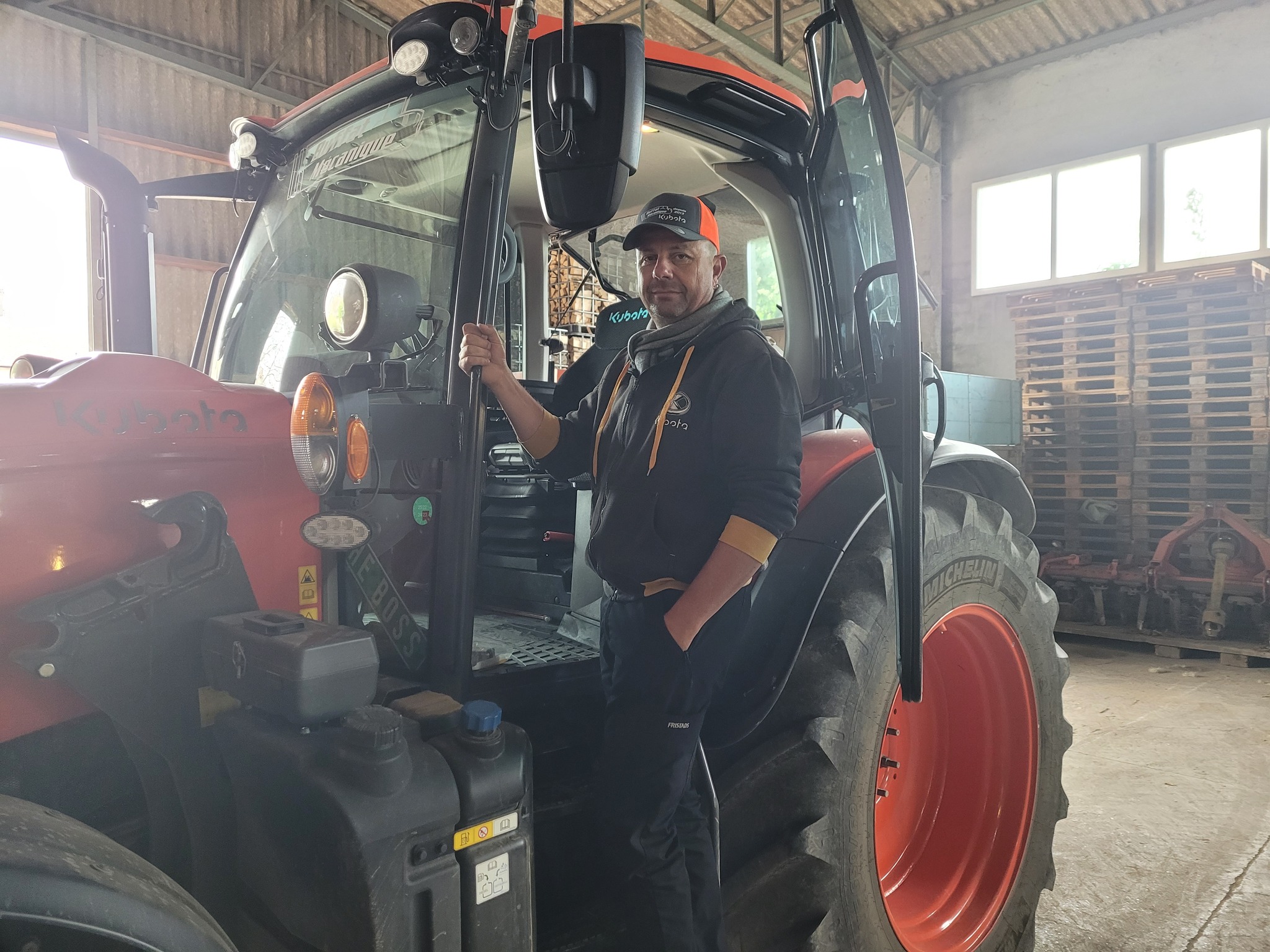 Kubota M6-142 Bezencon Jean Michel 01