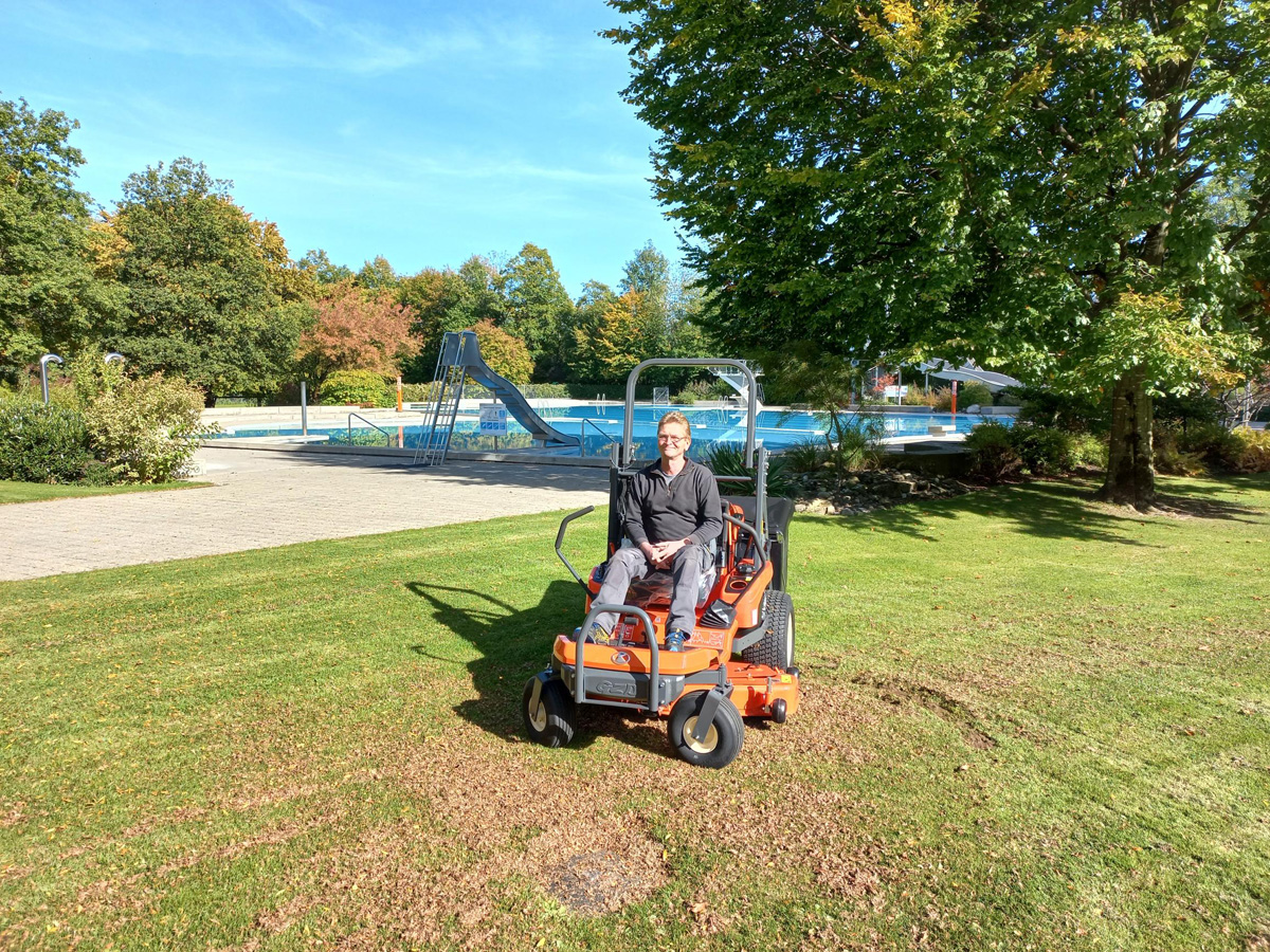 Kubota GZD21 Parkbad an der Murg